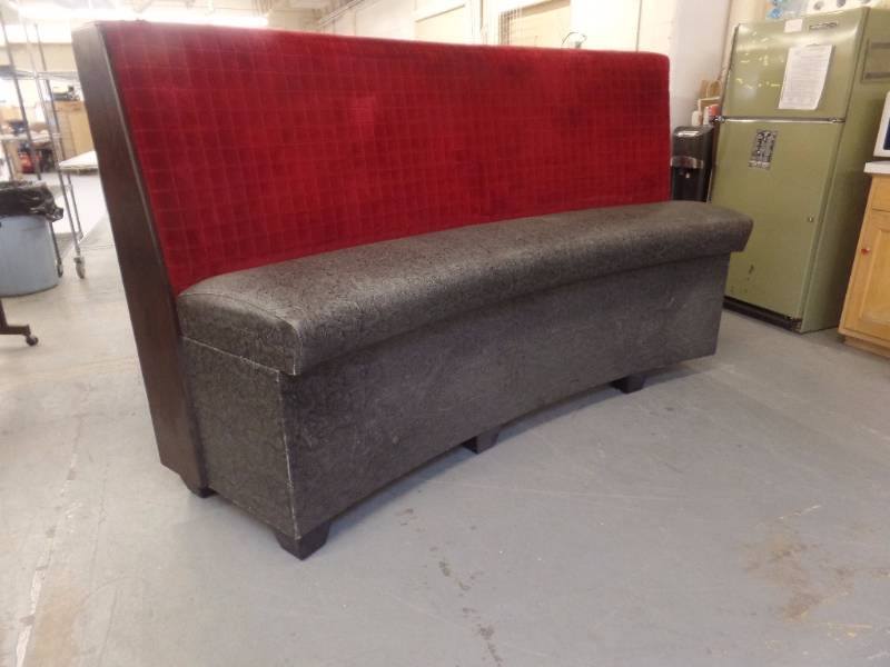 FANCY CURVED BOOTH