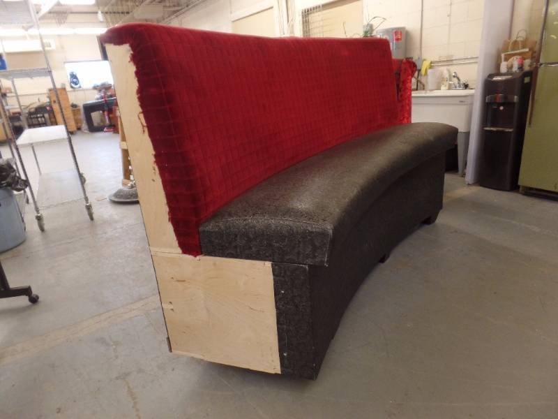 FANCY CURVED BOOTH