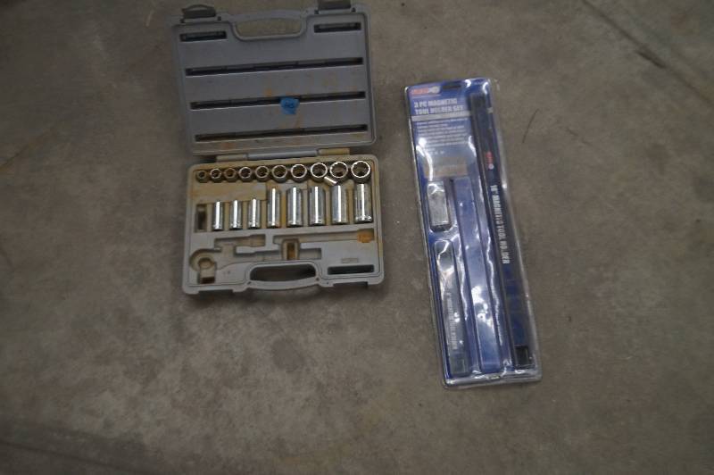 Magnetic Tool Holder & Socket Set