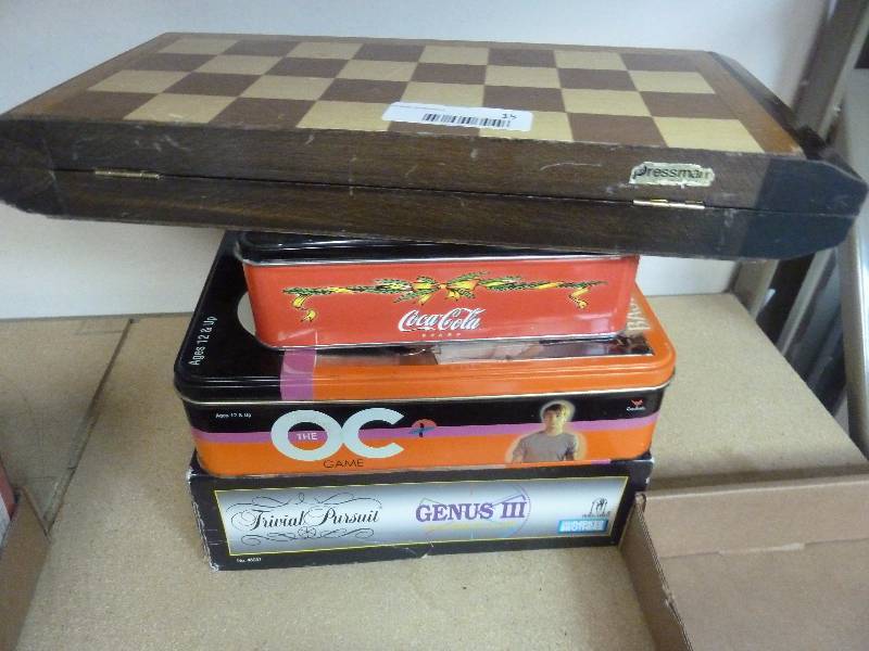 lot 15 image: Game Lot