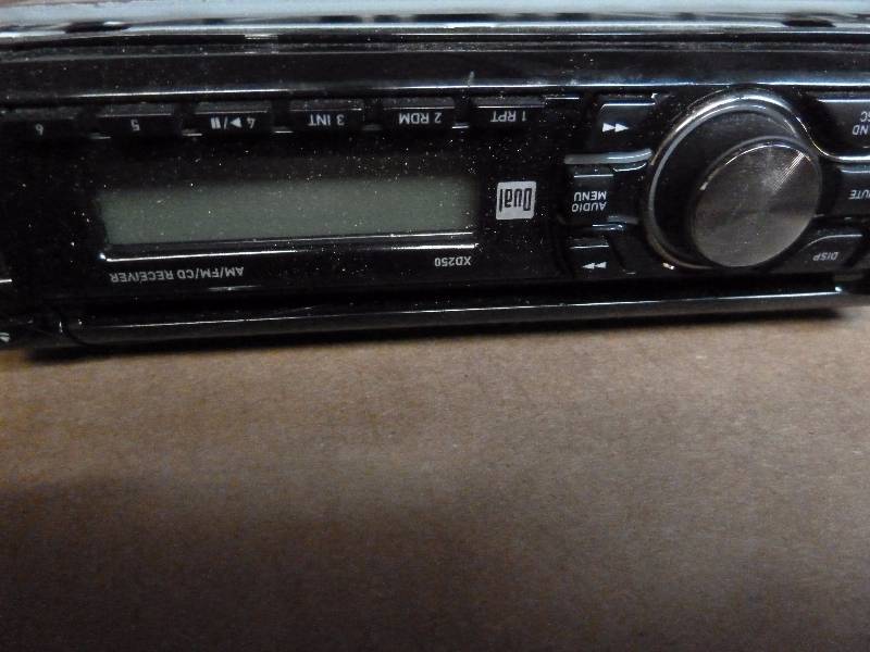 lot 17 image: Dual Electronics CD Reciever