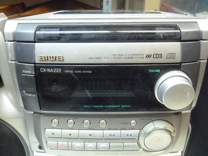 lot 22 image: Aiwa Stereo with Two Speakers