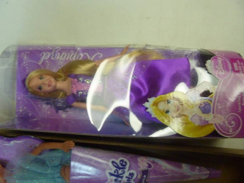lot 28 image: Doll Lot