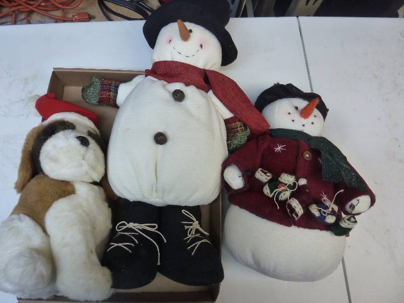 lot 29 image: Holiday Decor