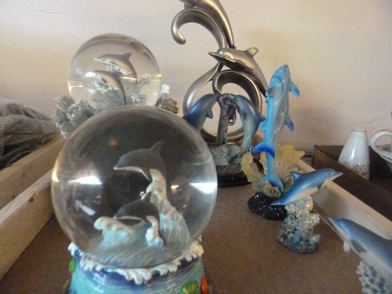lot 49 image: Dolphin Decor Lot