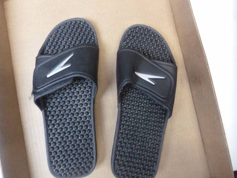 lot 86 image: Speedo Sandals