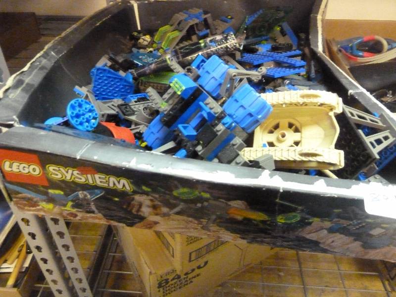 lot 89 image: Lego Lot
