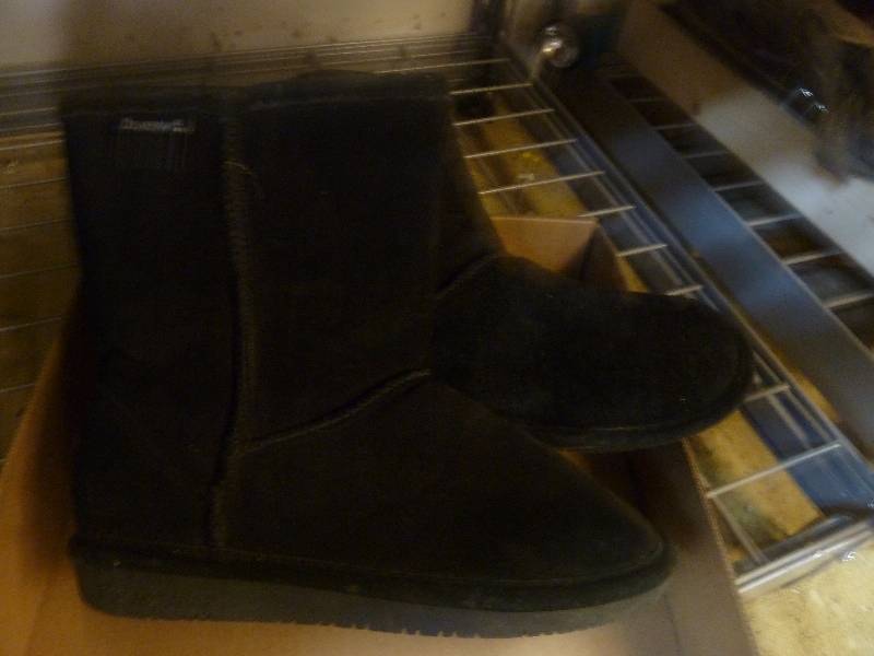 lot 61 image: Bear Paw Boots
