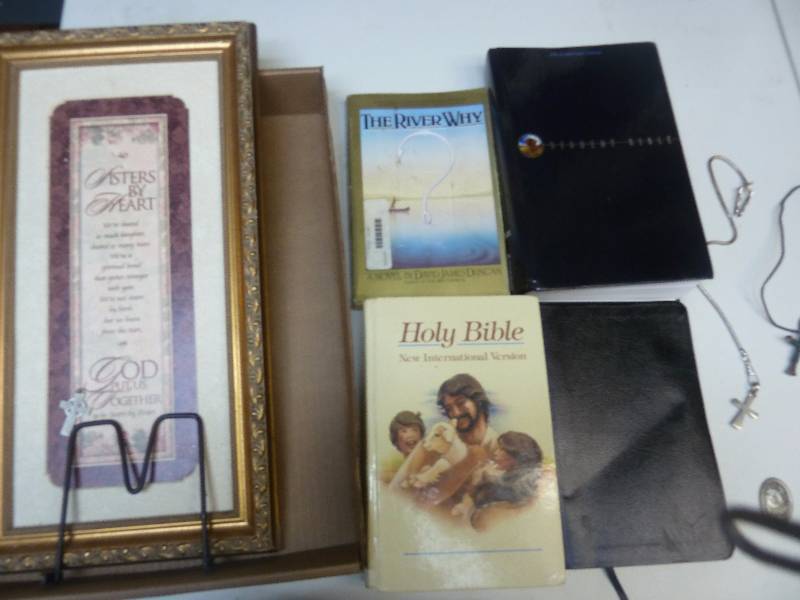 lot 71 image: Religious Lot