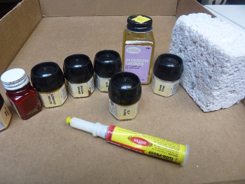 lot 72 image: Hobby Paints