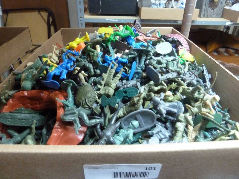 lot 101 image: Army Men, Cowboys and Indians