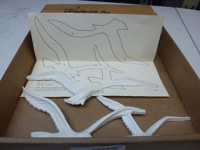 lot 110 image: New In Box Seagull Decor
