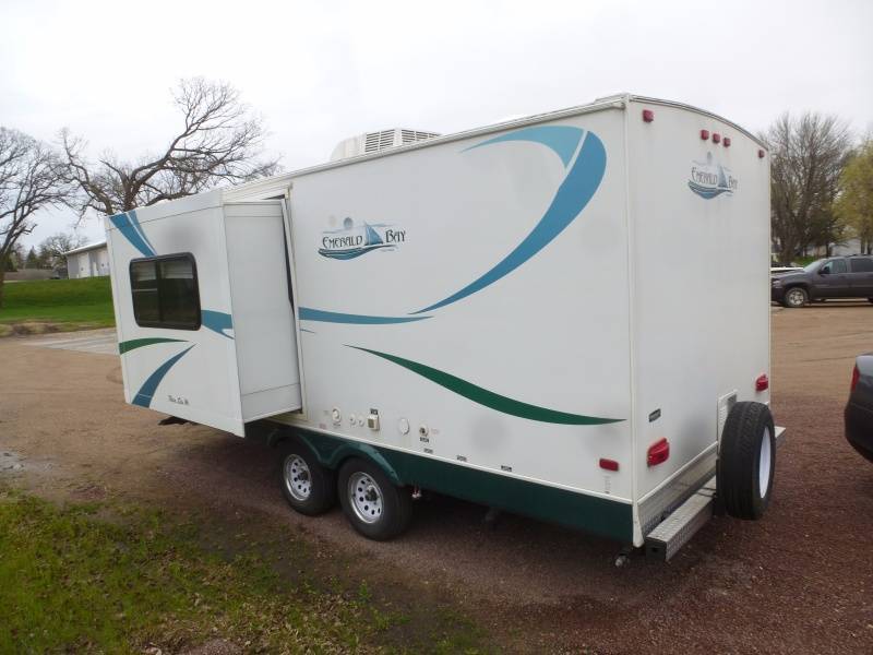 lot 3 image: 2008 Emerald Bay Ultra Lite 22SS
