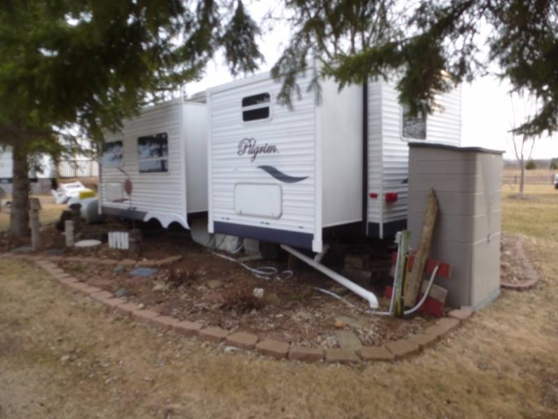 lot 2 image: 2006 Pilgrim Park Model RV