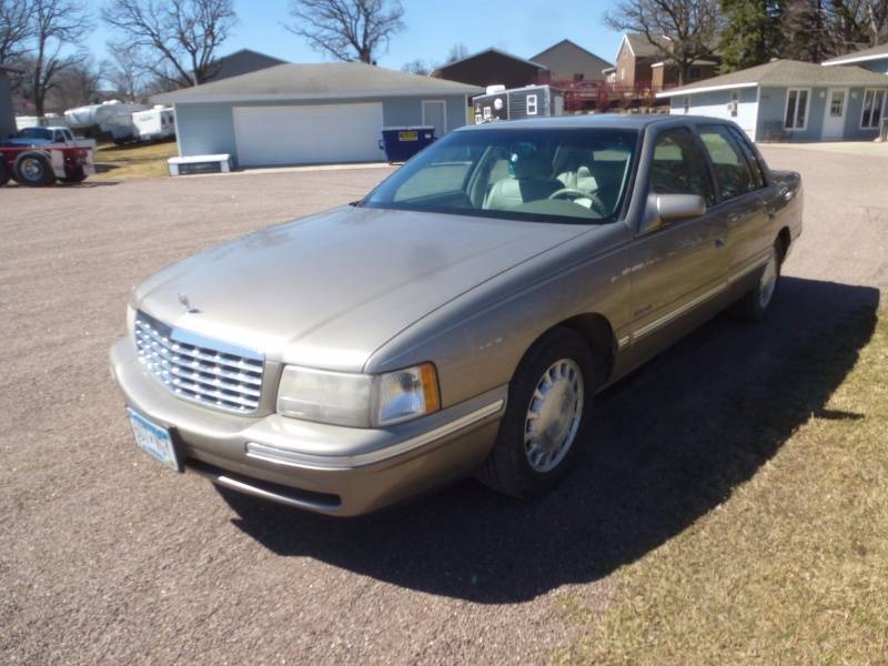 lot 6 image: 1999 Cadillac DeVille