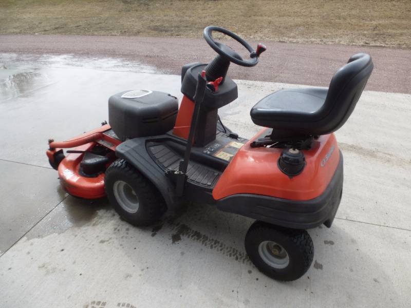 lot 12 image: Simplicity Lancer Zero Turn Mower