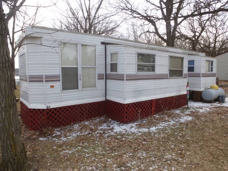 lot 1 image: 1997 Damion Breckenridge Park Model RV