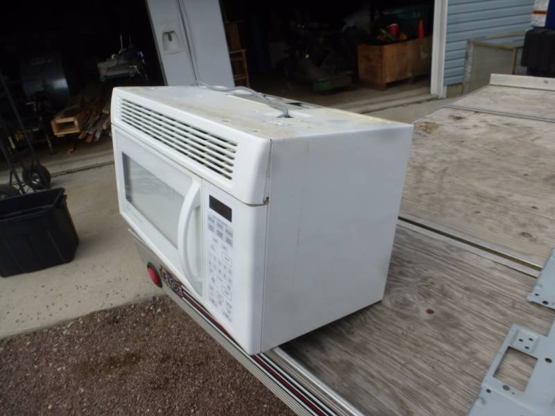 lot 18 image: Emerson Microwave