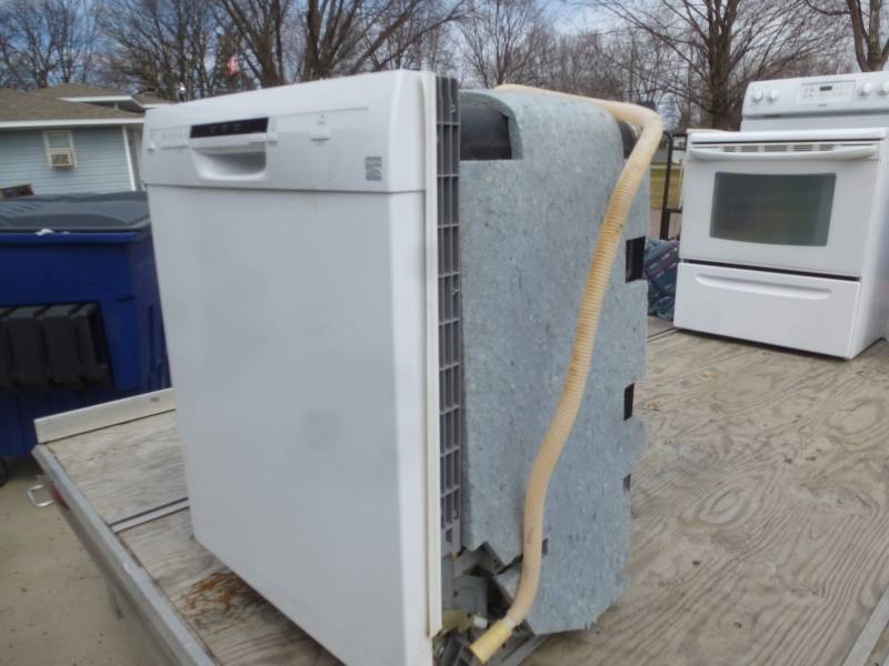 lot 21 image: Kenmore Dish Washer