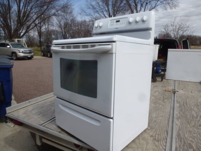 lot 23 image: Kenmore Electric Range