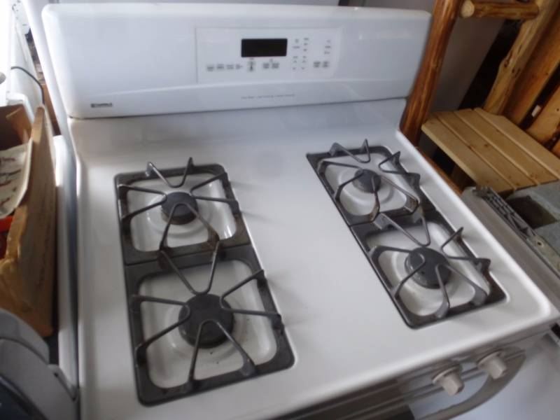 lot 22 image: Amana Gas Range