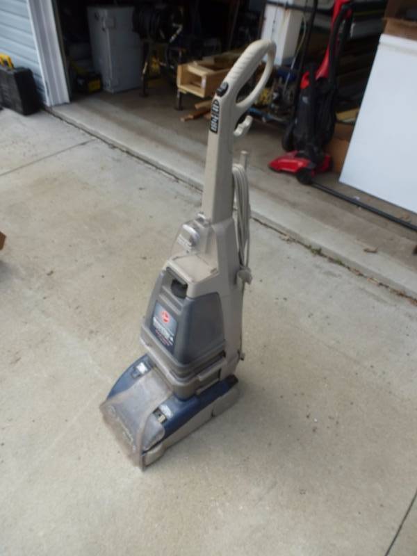 lot 30 image: Hoover Carpet Shampoo Machine