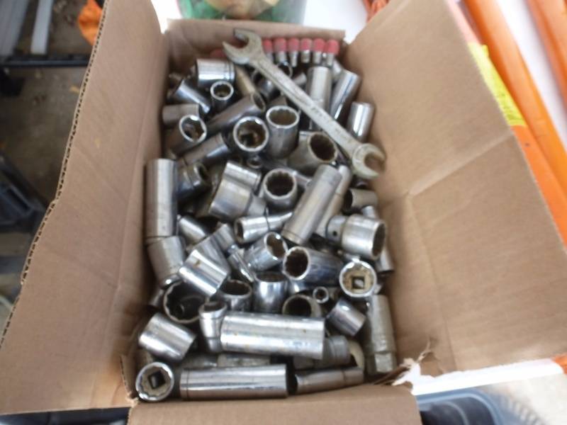 lot 38 image: Craftsmen Sockets