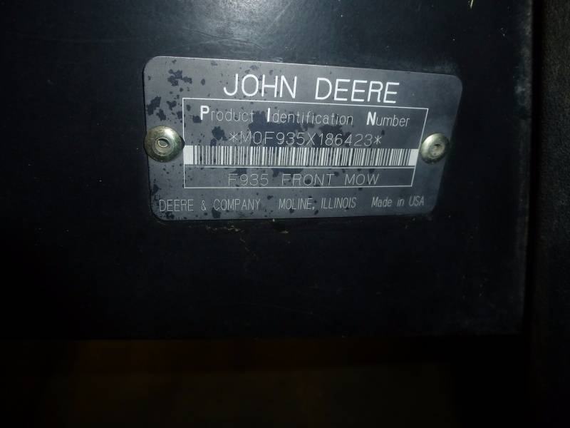 lot 7 image: John Deere F 935 Diesel Zero Turn