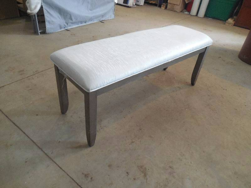 lot 89 image: 1PerfectChoice Harwood Contemporary Elegant 46 Bench Chair Padded Fabric Seat Silver Finish