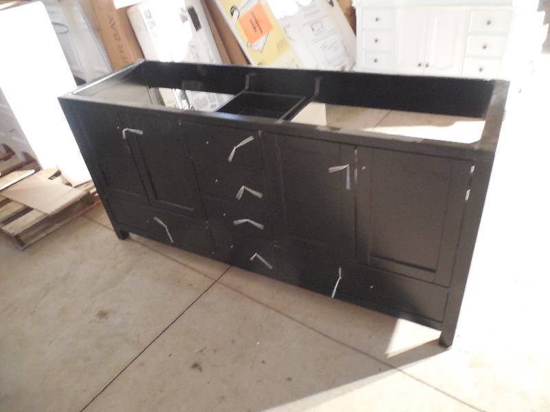 lot 41 image: 72 VANITY