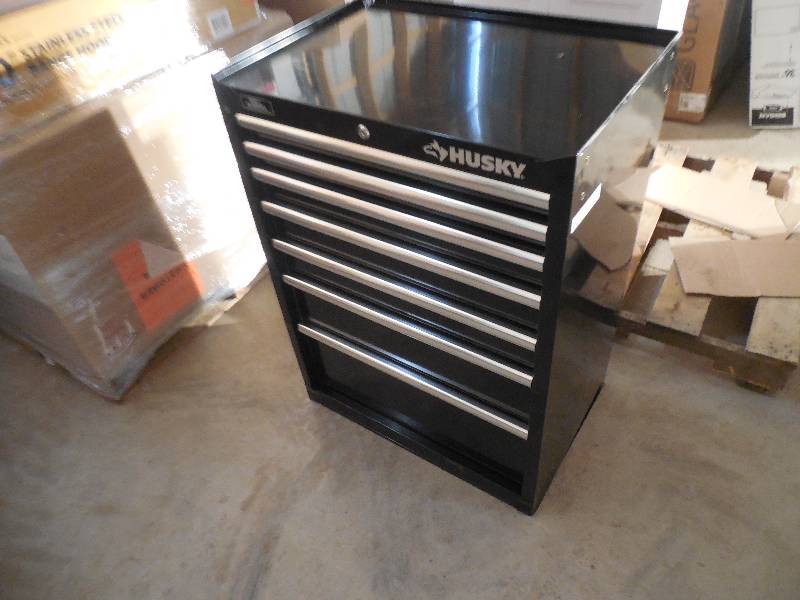 lot 43 image: 27 HUSKY TOOL CABINET BASE