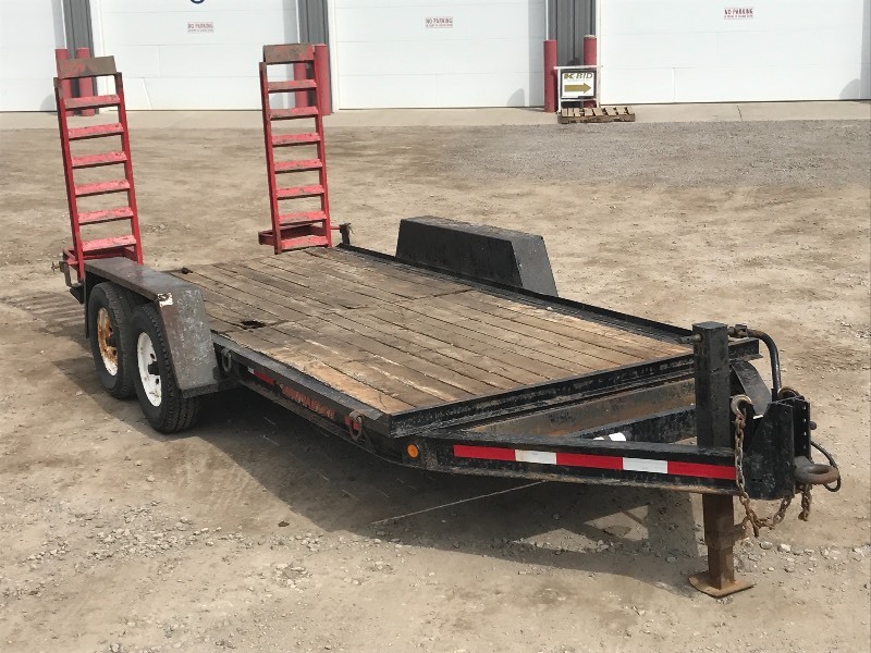 lot 1 image: 2001 TowMaster 16ft Equipment Trailer