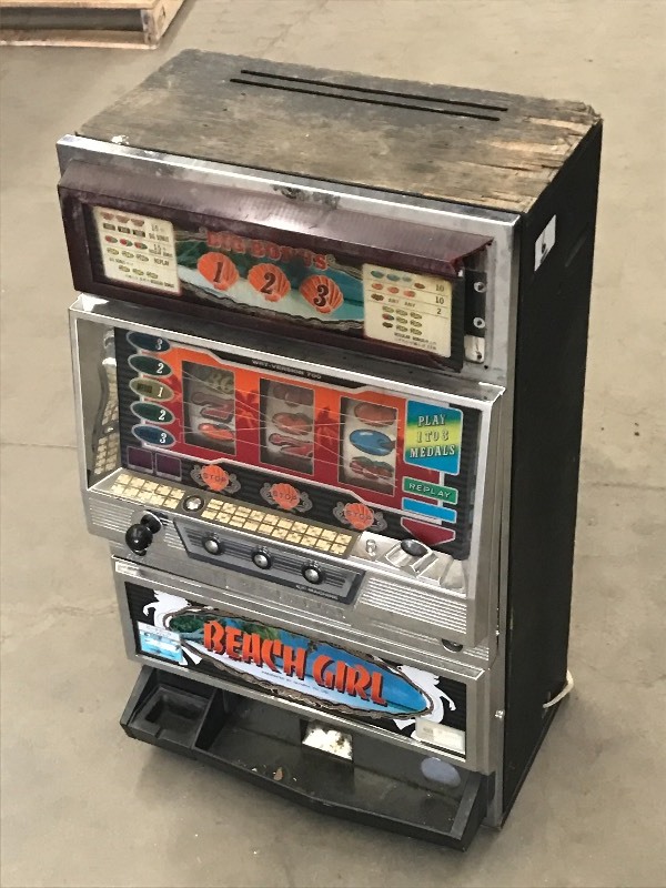 lot 6 image: Beach Girl Tabletop Slot Machine, F...