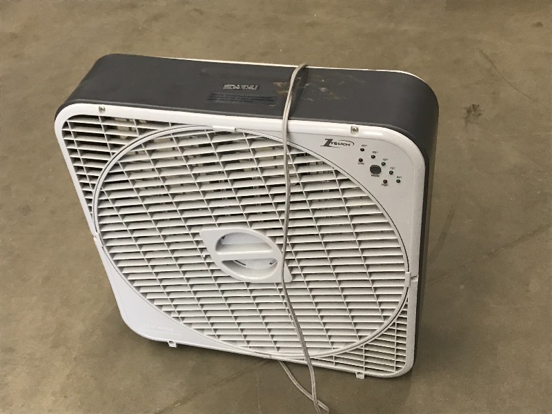 lot 34 image: One-Touch 3-Speed Box Fan ...