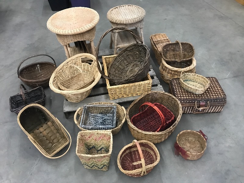 lot 44 image: Pallet Lot Of Assorted Wicker Bask...