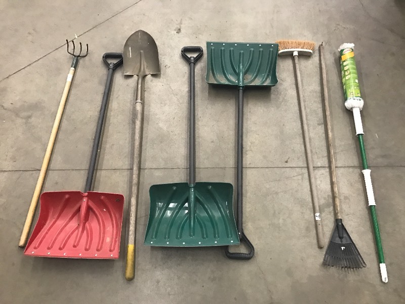 lot 49 image: Lot Of Assorted Hand Tools ...