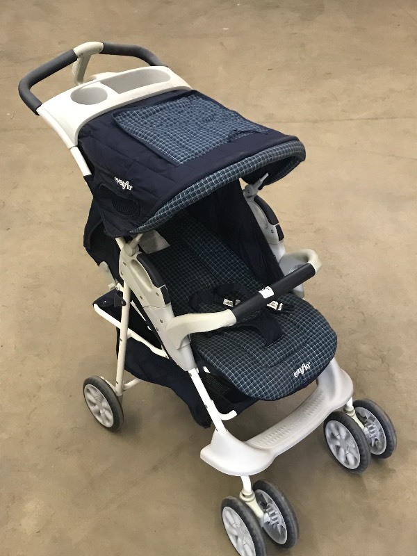 lot 75 image: EvenFlo Stroller With Sunshade, Nic...