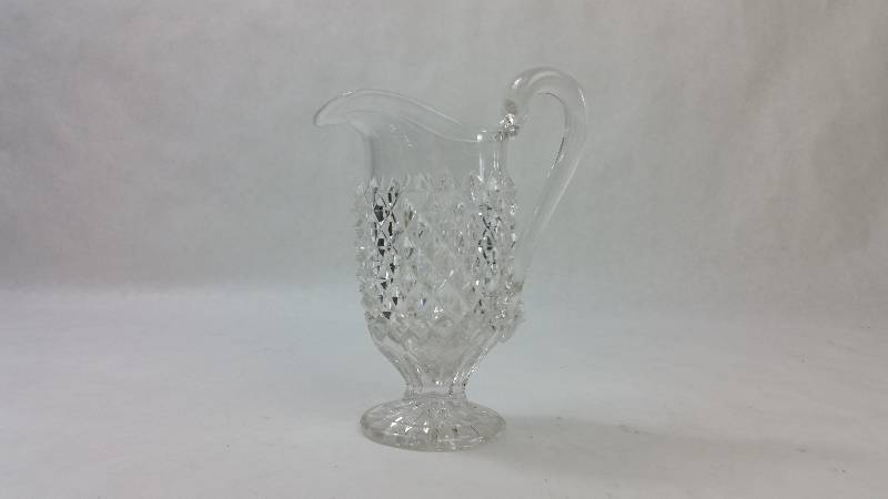 lot 53 image: Pressed Clear Crystal Glass Set - Pointed Diamond Shaped Design - Glassware