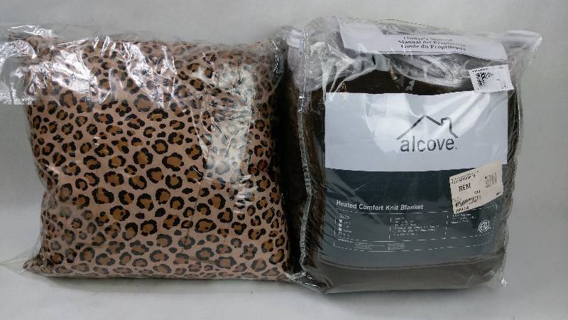 lot 10 image: Alcove Electric Fleece Blanket - Size King & Alcove Solid-Color Reversible Accessory Set - Twin