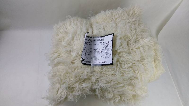 lot 12 image: Flokati 5 x 8 Wool Area Rug