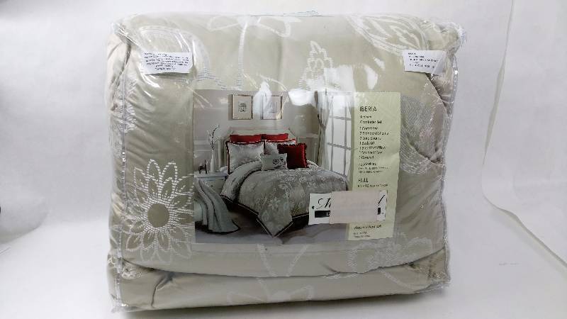 lot 43 image: McLeland Iberia 9 Piece Comforter Set