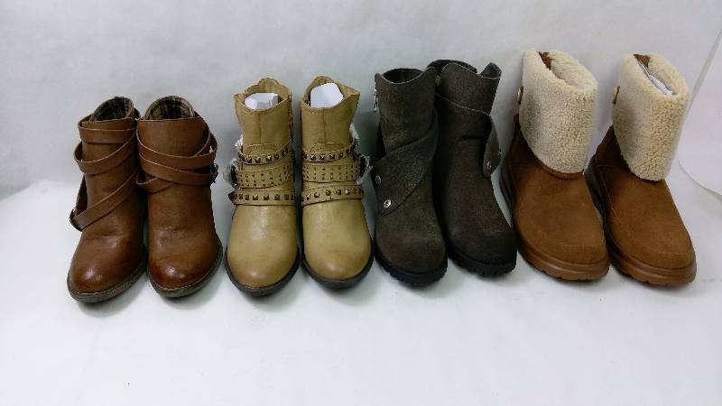 lot 49 image: Lot of 4 pairs of womens Boots