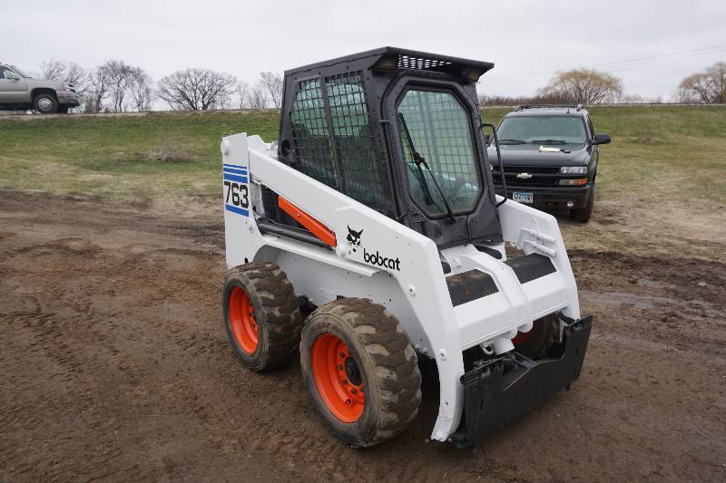 lot 3 image: 1999 Bobcat 763 Skid Loader Skid Steer