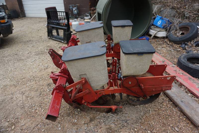 lot 9 image: Allis Chalmers Model 74 3 Point Mount 2 Row Planter