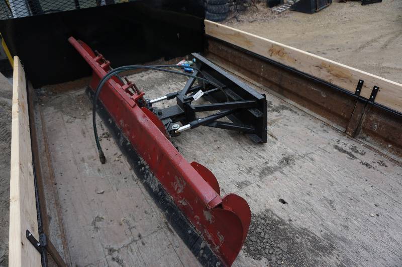 lot 10 image: Western Brand Universal Mount Bobcat Skid Loader Skid Steer 9 Snow Plow Attachment