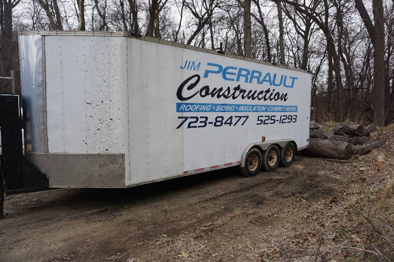 lot 5 image: 2000 United 27 Triple Axle Enclosed Goose Neck Trailer