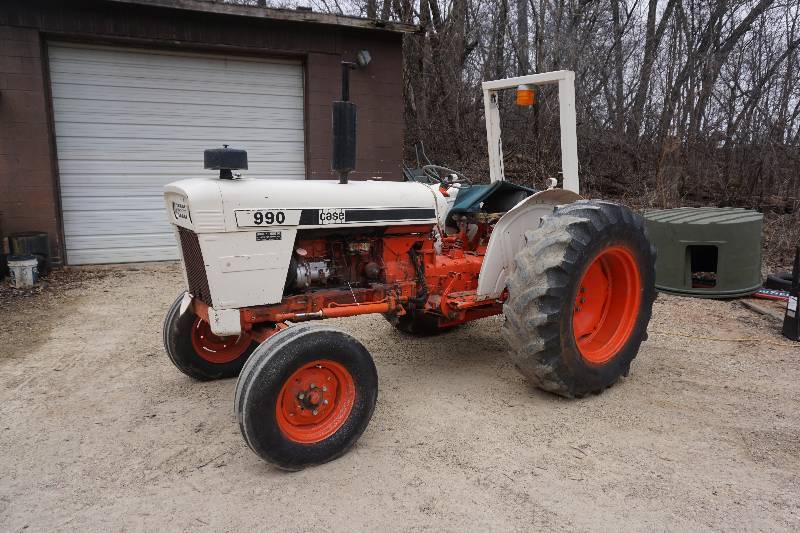 lot 8 image: JI Case 990D Tractor