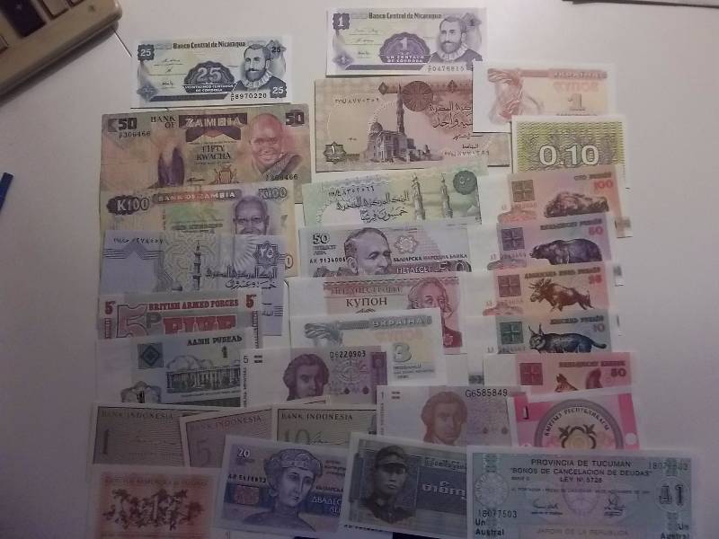 30 Different Foreign Currencies From Zambia, Nicaragua, Jardin, Indonesia, Middle Eastern, East Europe, Others
