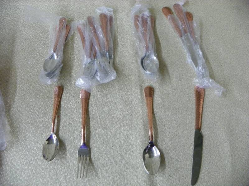 SILVERWARE SET