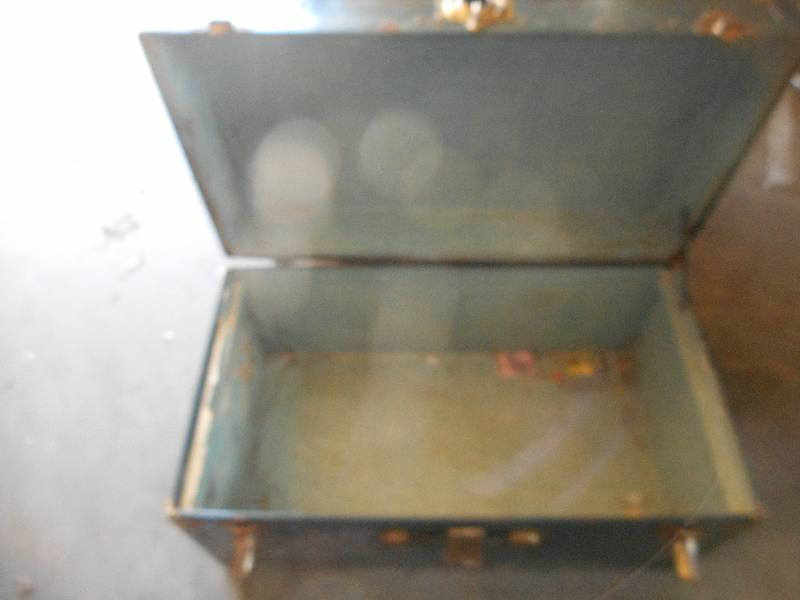 ANTIQUE TRUNK